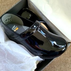 (SOLD) pair Dansko XP 2.0 Patent size 41 shoe